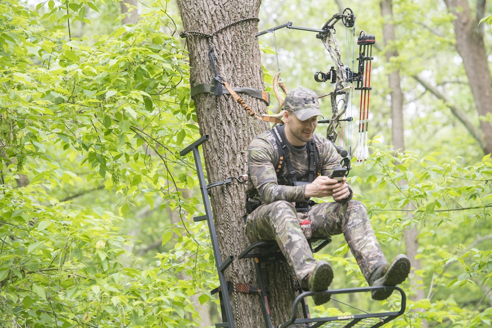 Tips for Managing Your Cellphone Time While Bowhunting